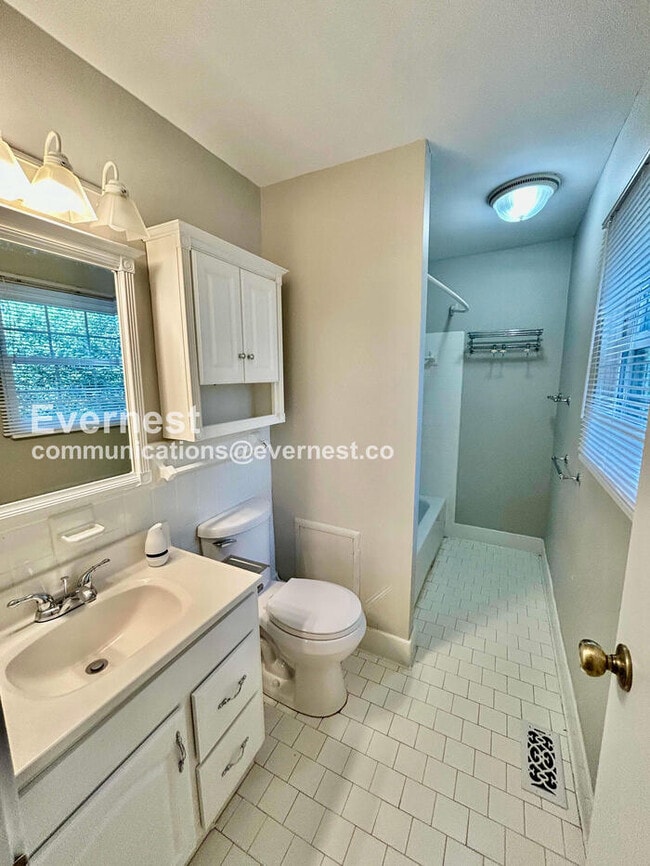 Building Photo - 3 Bed, 2.5 Bath Home with Fenced Yard & Garage / Pet-Friendly / Coming Soon!