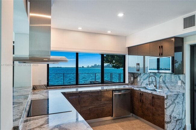 Building Photo - 1351 Bay Terrace