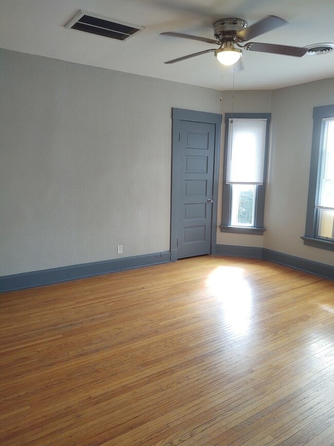 Building Photo - 611 N Perry St