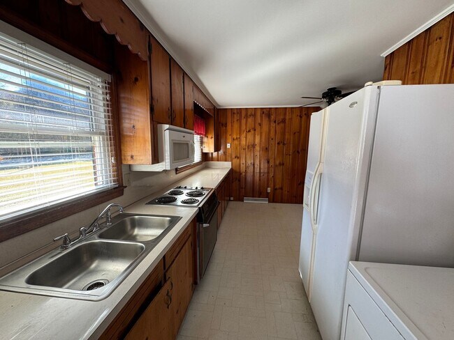 Building Photo - Available to Show