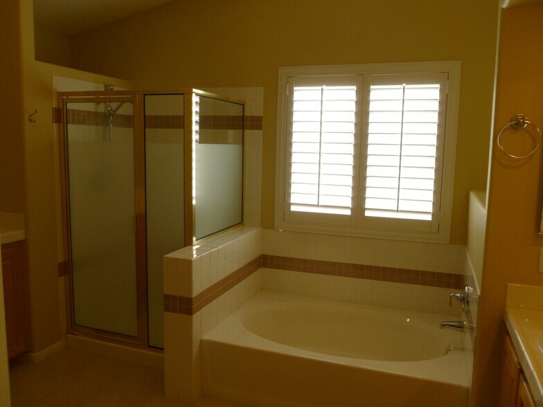 Building Photo - 208 Chaco Canyon Dr