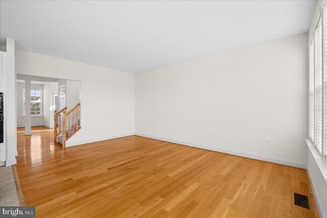 Building Photo - 927 Buttonwood Terrace NE