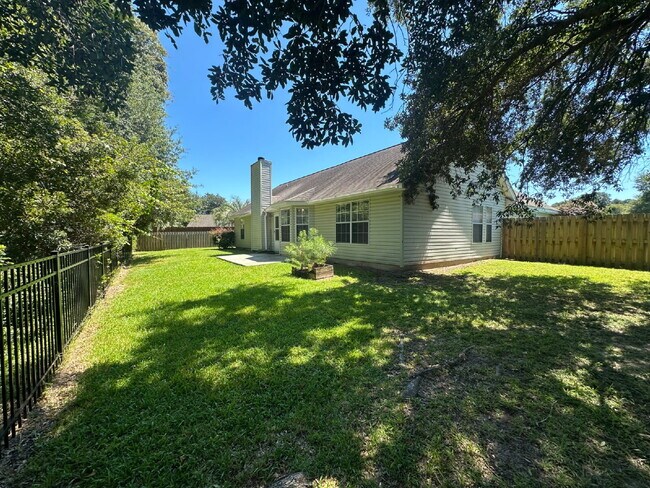 Building Photo - Rivers End Three Bedroom Home with a Fence...
