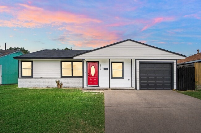 Building Photo - 404 Glenmore Dr