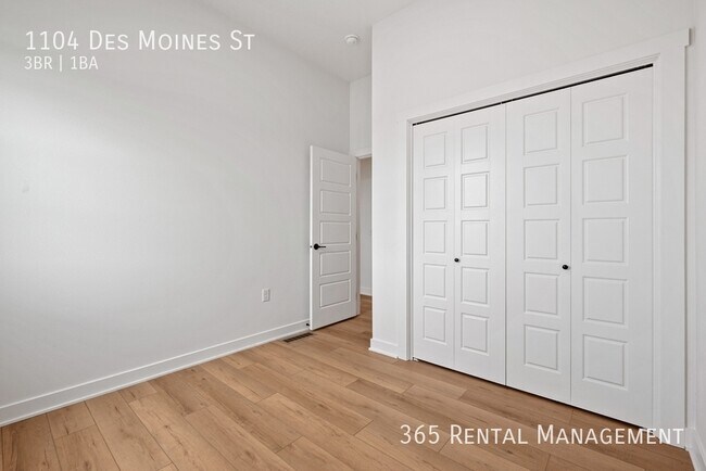 Building Photo - 1104 SW Des Moines St