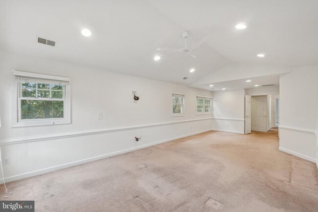 Building Photo - 4 Yellow Plum Ct