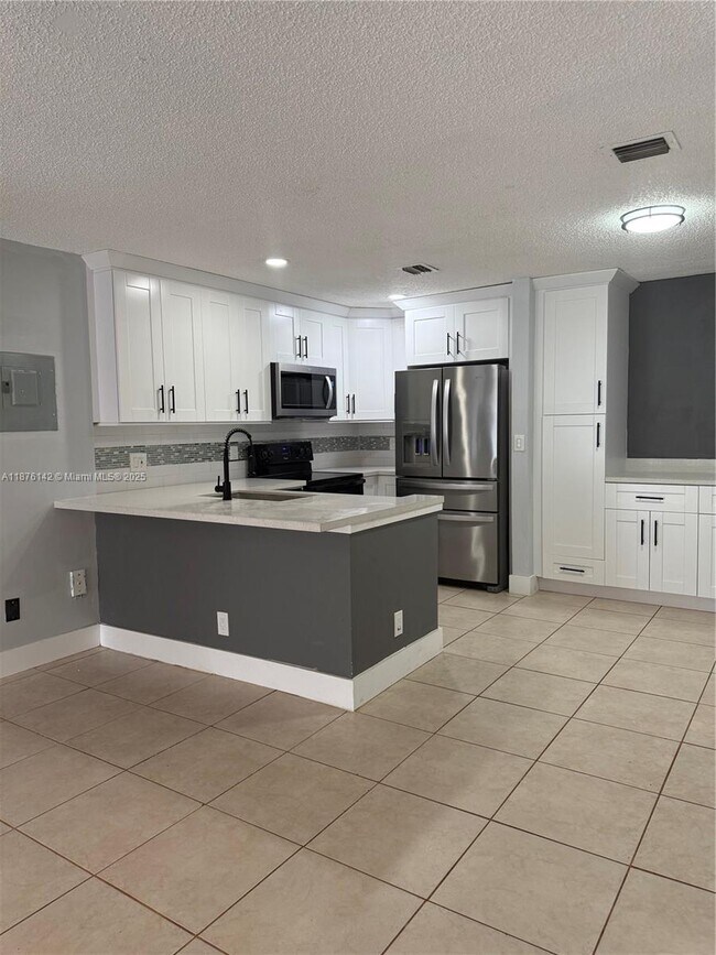 Building Photo - 3275 Coral Ridge Dr