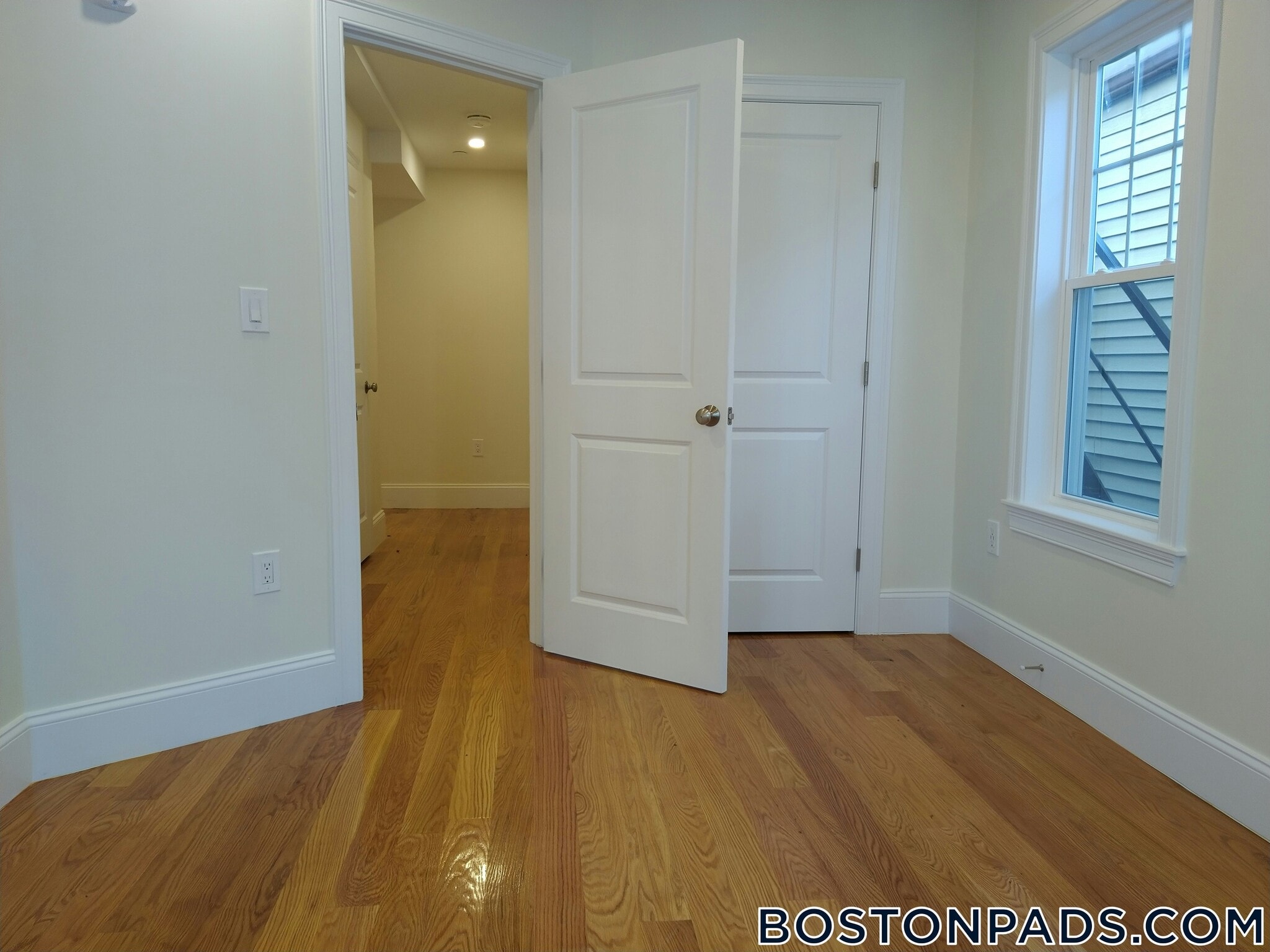 Building Photo - 127 Shirley St