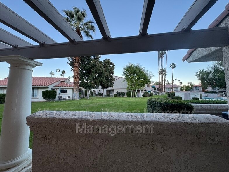 Building Photo - 2701 E Mesquite Ave