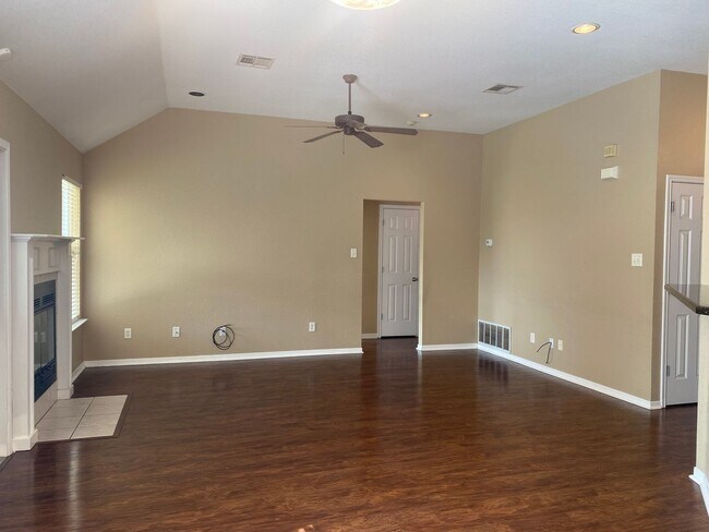 Building Photo - 4 BEDROOM BELTON ISD
