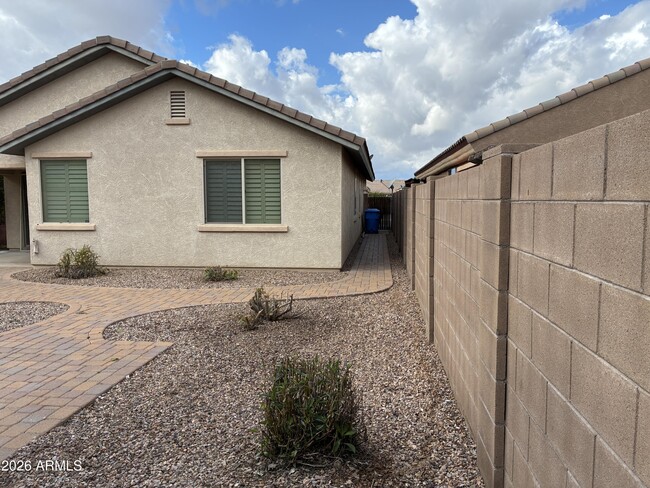 Building Photo - 8011 S 70th Dr