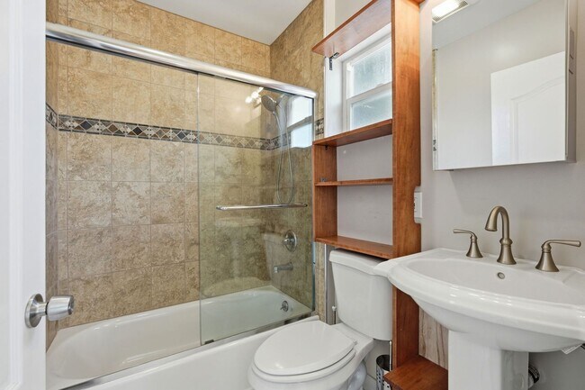 Building Photo - Beautiful Spacious 3-bedroom 2-Bath Home in Berkeley!