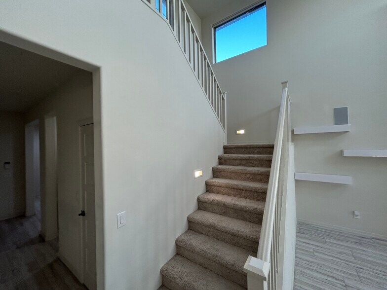 Building Photo - 8909 W Missouri Ave