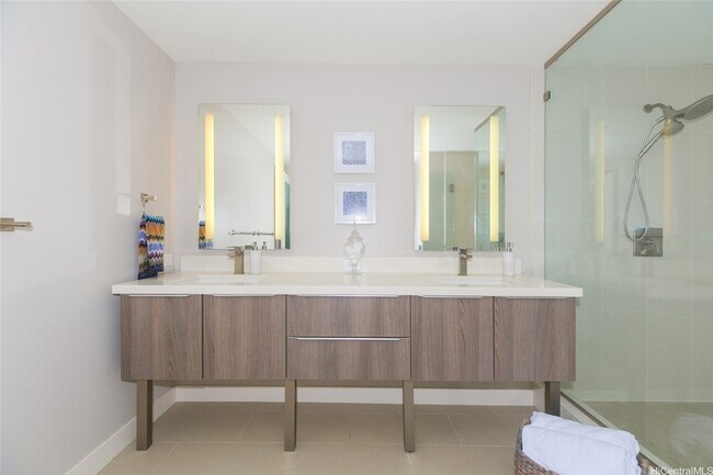 Building Photo - 888 Kapiolani Blvd