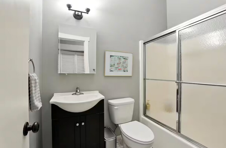 Building Photo - 492 N Thomas St