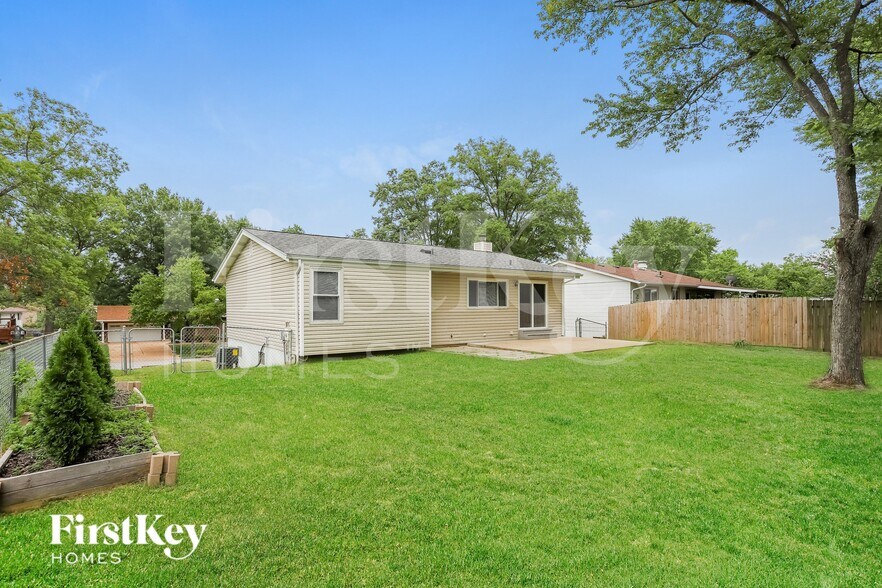 Building Photo - 323 Turfwood Dr