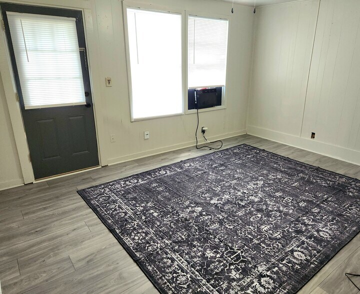 Living Rm. - 810 E Doddridge Ave