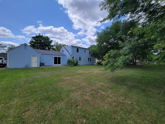 Building Photo - 7721 Diane Dr