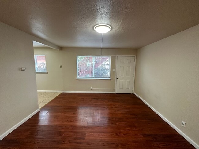 Building Photo - 317-323 S 26th St