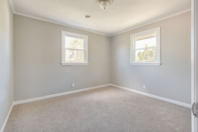 Building Photo - For Lease - 4 Bed, 1.5 Bath, 1584sqft Single Family Home, Lebanon