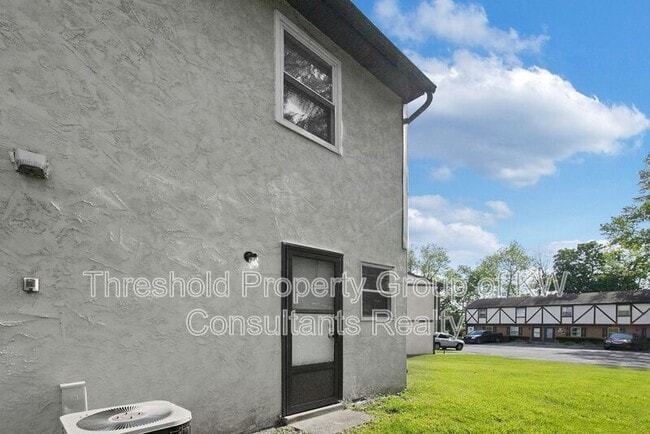 Building Photo - 2721 Brianlane Blvd