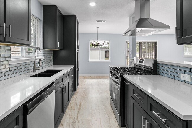 Building Photo - 9002 Bunny Run Dr