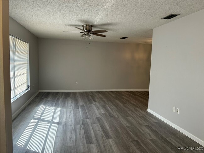 Building Photo - 13 Boxelder Ct