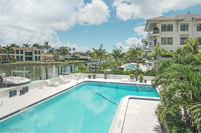 Building Photo - 1900 Gulf Shore Blvd N