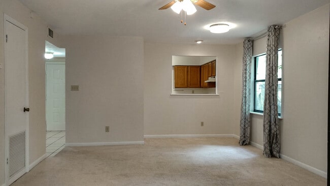 Building Photo - Charming 2BR/2.5BA End Unit Townhome with Fenced Backyard in Greenleaf – Pets Welcome!