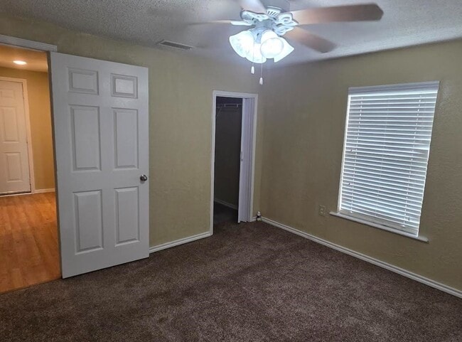 Building Photo - 1211 3rd St