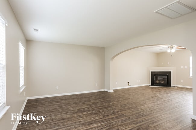 Building Photo - 5 Stepney Ct