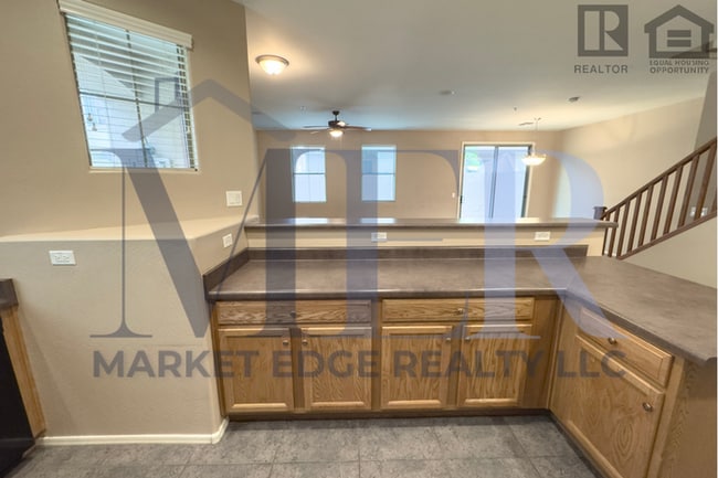 Building Photo - 3Bed/2.5Bath Townhouse at 83rd Ave/I-10! Ready for Immediate Move-In! -- FENCED-IN YARD! 2 CAR GA...