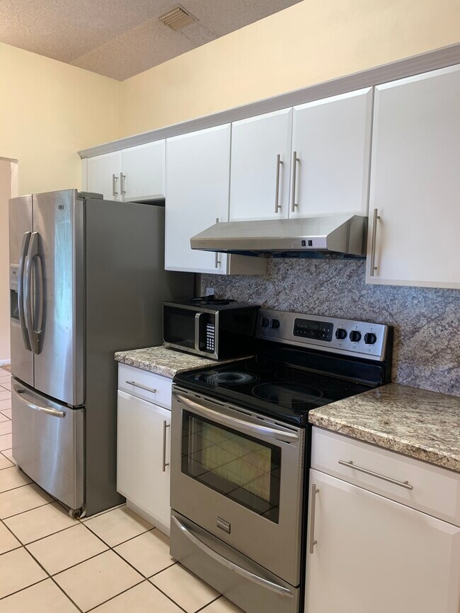 Building Photo - 9840 NW 28th Ct