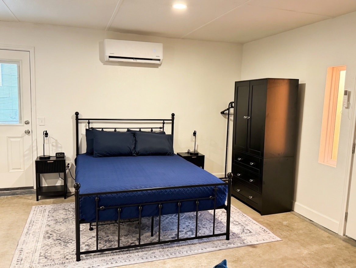 Building Photo - 8403 Glen Echo