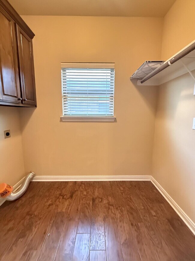 Building Photo - 9804 Houston Dr
