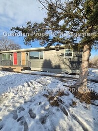 Building Photo - duplex unit available now! LVP flooring throughout, independent living areas each W/ full kitchen...