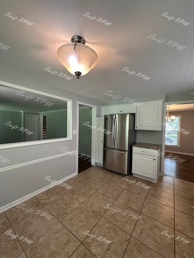 Building Photo - 9805 Carter Dr