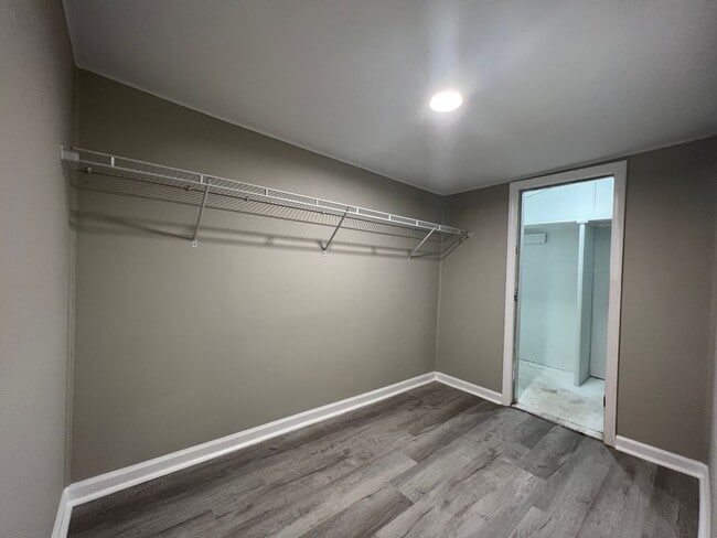 Building Photo - MOVE-IN READY!