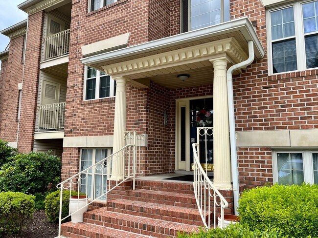 Building Photo - 1717 Landmark Dr