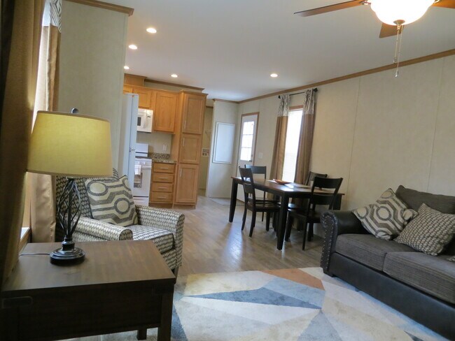 Building Photo - 71 Colonial Dr