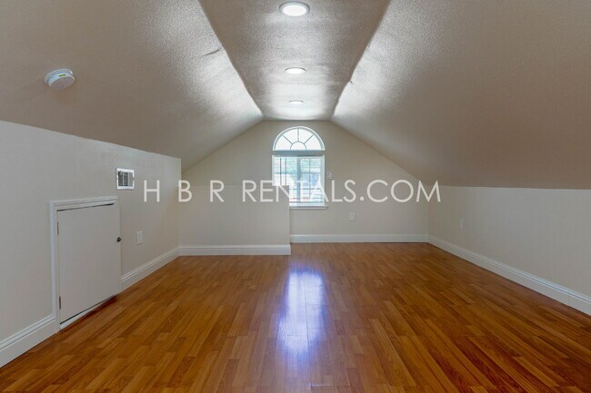 Building Photo - Charming house and Casita - 5-Bedroom Have...