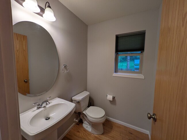 Building Photo - 3 bed / 3 bath House in Deforest!