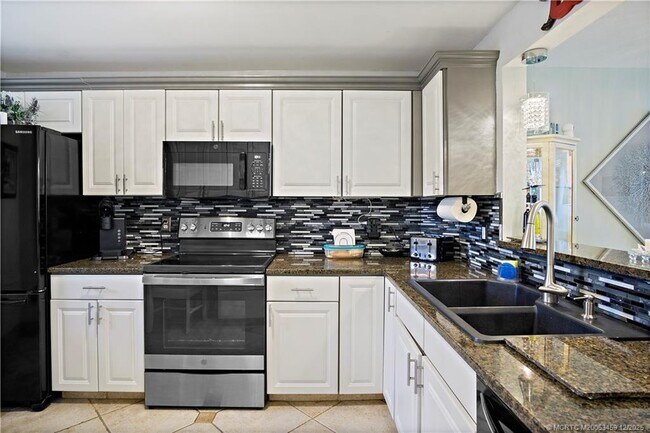 Building Photo - 9940 S Ocean Dr