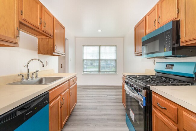 Building Photo - 6212 Spring Knoll Dr