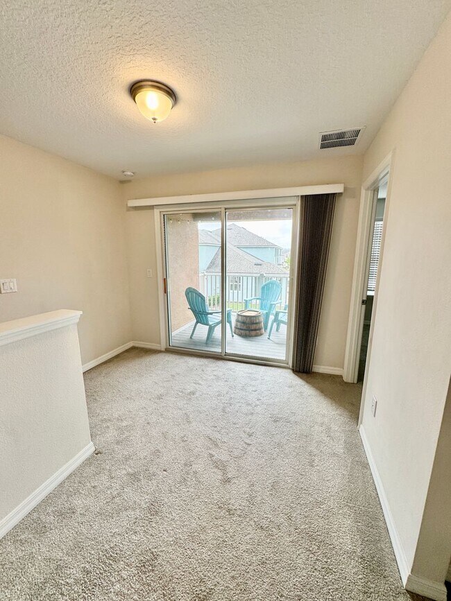 Building Photo - FOR RENT - Beautiful end unit townhouse in Clermont - Waterbrooke