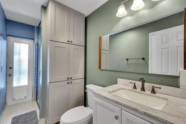 Building Photo - 1736 NW 38th St