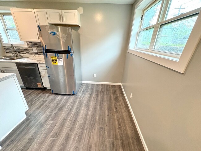 Building Photo - Newly Renovated 1 Bed / 1 Bath in Central ...