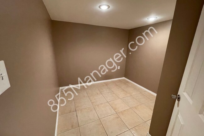 Building Photo - Charming Ranch Home: 3 Bed, 2.5 Bath in Waterford, MI | Pets Welcome!