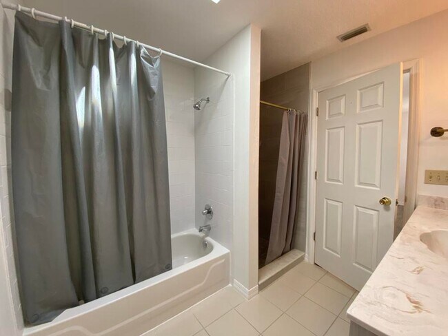Building Photo - Spacious 3/2 in Holly Hill