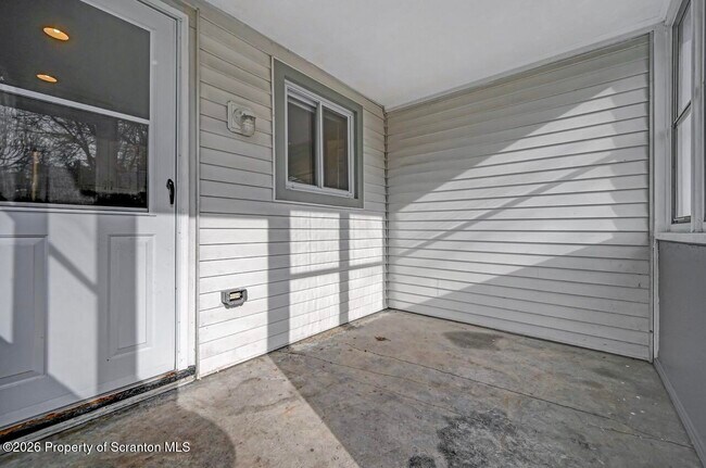 Building Photo - 2725 Cedar Ave